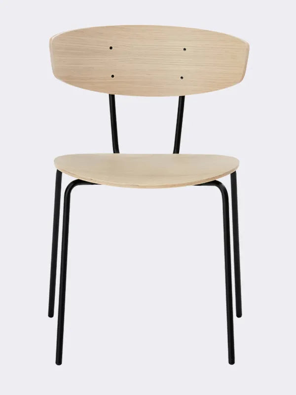 Herman Dining Chair fra Ferm Living - Lakeret eg - Jacobsen Plus
