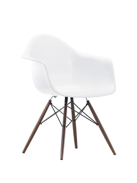 Eames Plastic Armchair DAW, dunkel gebeiztes Ahornholz von Vitra - 2 - Jacobsen Plus
