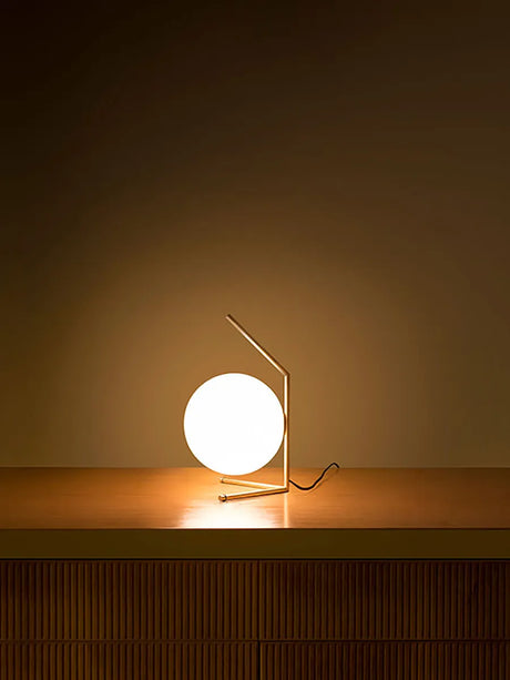 IC T1 niedrige Tischleuchte von Flos - Messing - Jacobsen Plus
