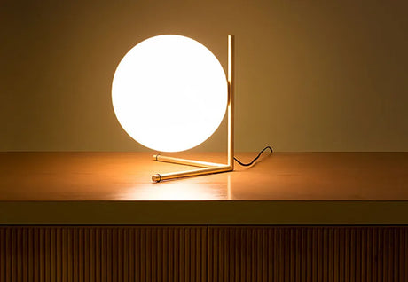 IC T2 Tischleuchte von Flos - Messing - Jacobsen Plus