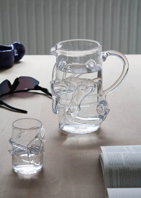 Ivy Pitcher von NIKO JUNE - 2 - Jacobsen Plus