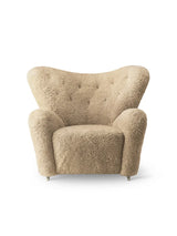 Den Trætte Mand Lænestol fra Audo Copenhagen - Natural Oak - Sheepskin Honey - Jacobsen Plus