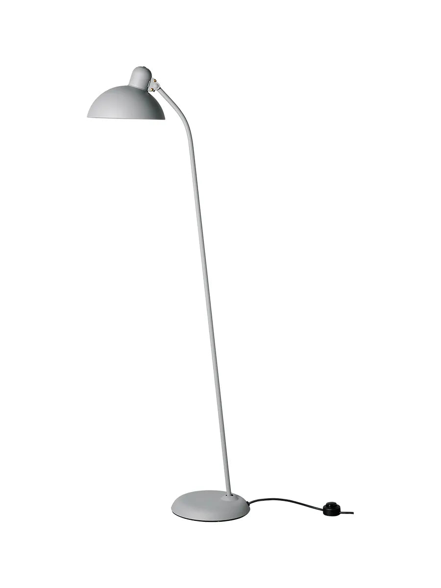Kaiser Idell Gulvlampe, kipbar fra Fritz Hansen - Easy Grey & Messing - Jacobsen Plus