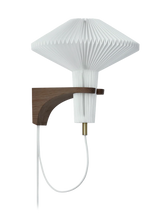 The Mushroom Wandleuchte von Le Klint - Geräucherte Eiche - Jacobsen Plus