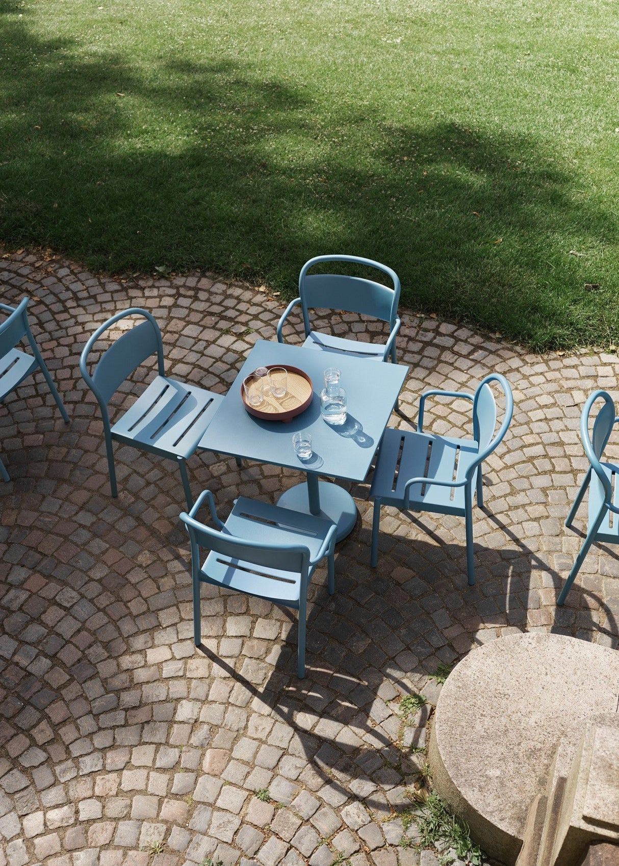 Linear Steel cafébord 70x70cm, H73 cm fra Muuto - 2 - Jacobsen Plus