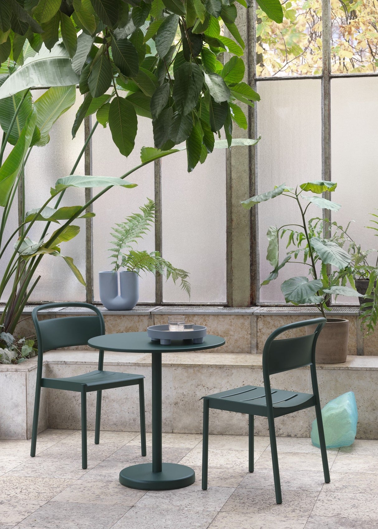 Linear Steel cafébord Ø70 cm, H73 cm fra Muuto - 1 - Jacobsen Plus