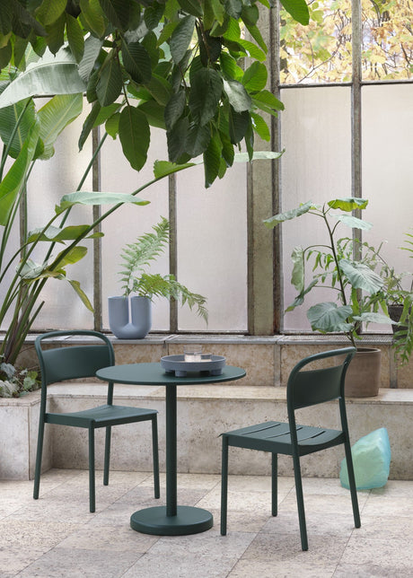 Linear Steel Café-Tisch Ø70 cm, H73 cm von Muuto - 1 - Jacobsen Plus