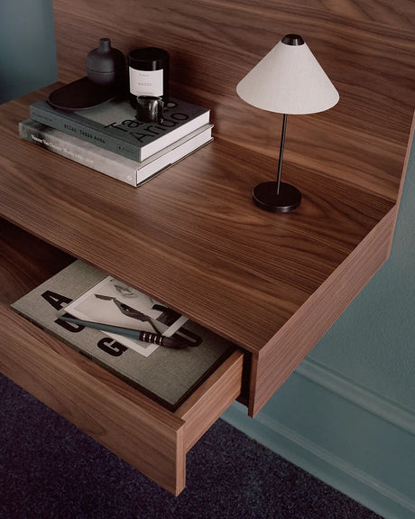 Tana Wandmontierter Schreibtisch, Nussbaum von New Works - 3 - Jacobsen Plus
