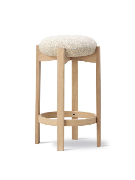 Pioneer Bar Stool, lacquered oak/zero 0001 von Fredericia Furniture - 1 - Jacobsen Plus