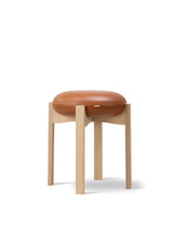 Pioneer Stool, lackierte Eiche/max 95 von Fredericia Furniture - 1 - Jacobsen Plus