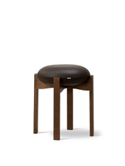 Pioneer Stool, smoked oak/primo 86 von Fredericia Furniture