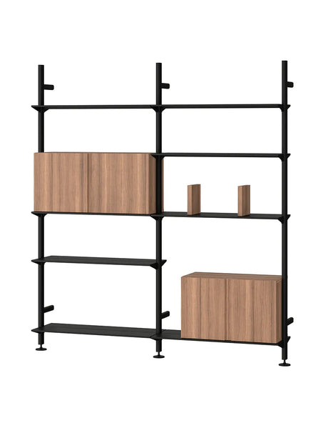 Pira G2 Floor-to-Wall Shelving Bundle D von String - Schwarz - Walnuss - Jacobsen Plus