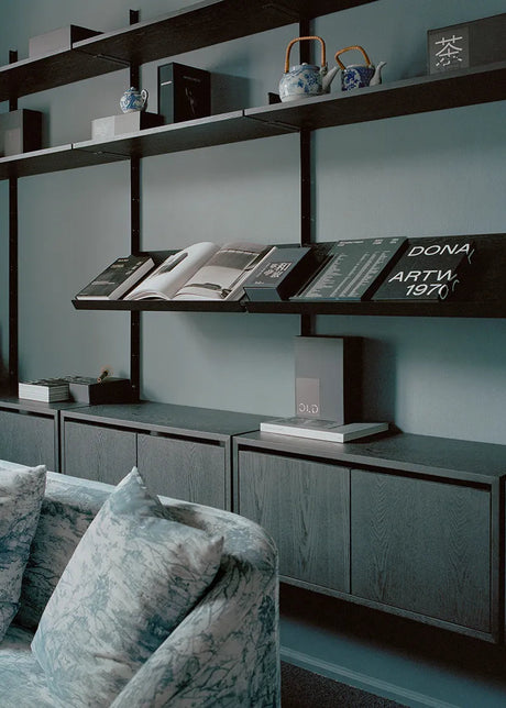Wall Shelf Cabinet Low mit Türen von New Works - 2 - Jacobsen Plus