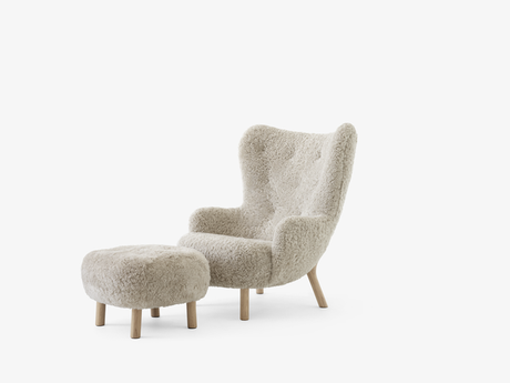 Petra VB3 inkl. Hocker, Sheepskin Moonlight von &Tradition - Walnuss - Jacobsen Plus