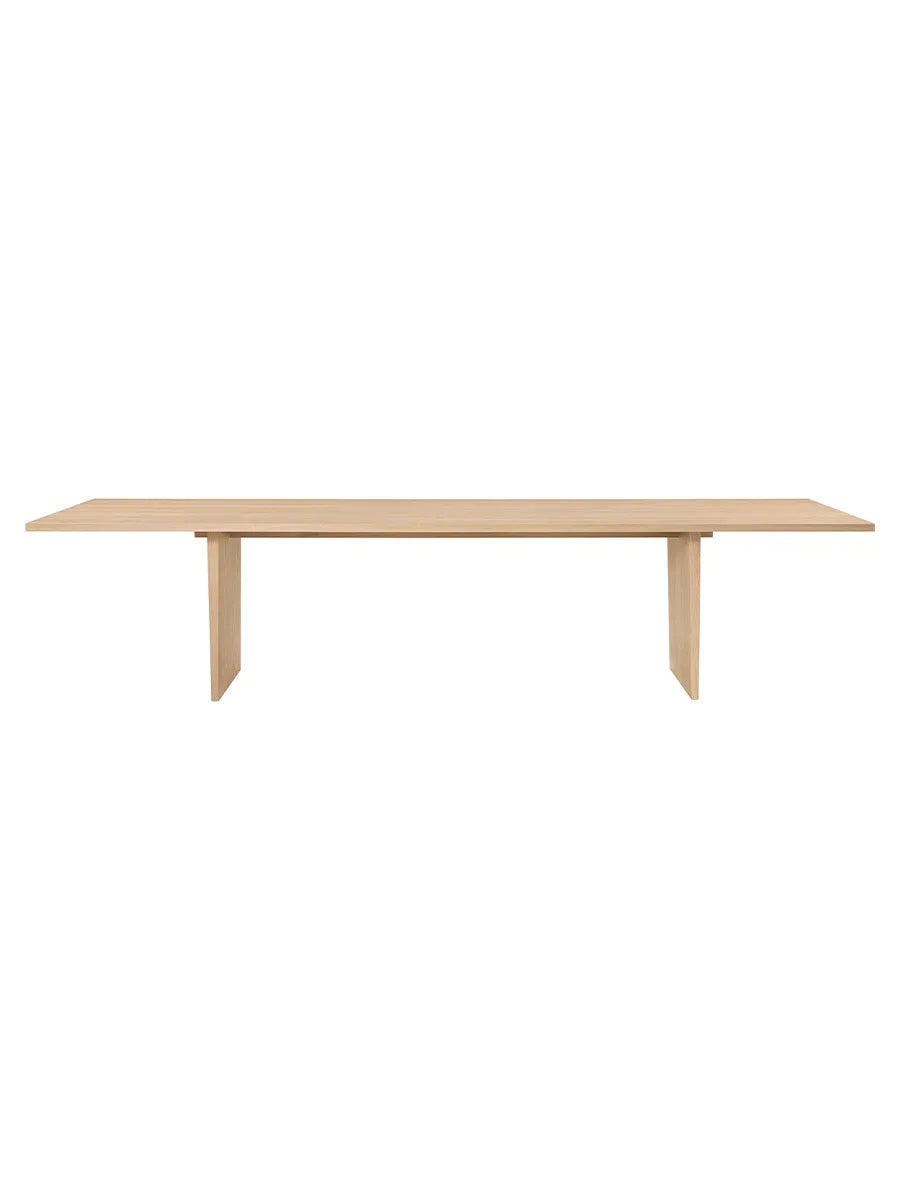 Private Dining Table, 320x100 cm fra GUBI - Light Stained Oak - Jacobsen Plus