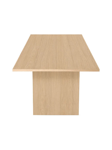 Private Dining Table, 260x100 cm von GUBI - Helles gebeiztes Eichenholz - Jacobsen Plus