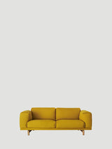 Rest 2 pers. Sofa von Muuto - Gelb - Hallingdal 457 / Schwarz - Jacobsen Plus