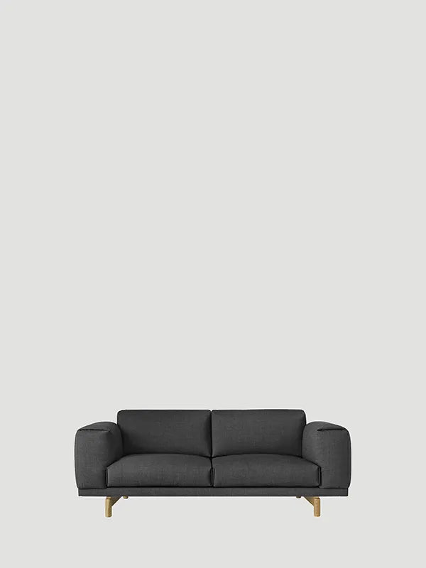 Rest 2 pers. Sofa von Muuto - Dunkelgrau - Remix 163 / Eg - Jacobsen Plus