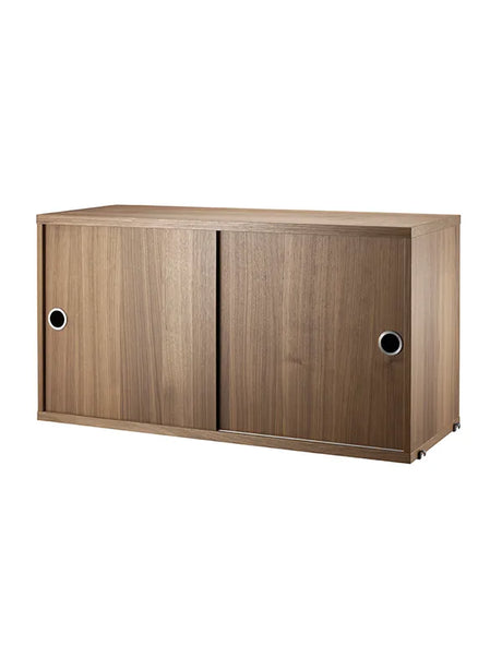 Skab m. Skydetüren von String - Walnuss / B: 78 x T: 30 x H: 42 cm - Jacobsen Plus