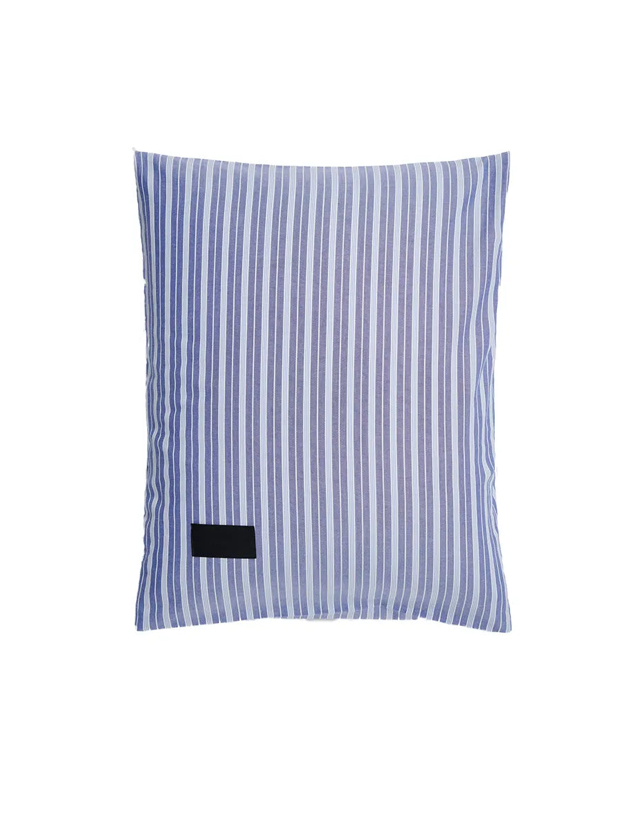 Wall Street Oxford Pillow Cover 50x70 cm von Magniberg - Medium Blue Stripe - Jacobsen Plus