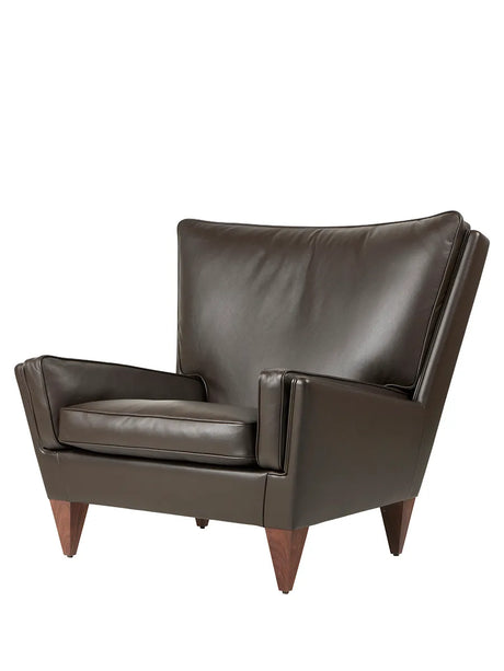 V11 Lounge Chair, glattes Leder Coffee von GUBI - 1 - Jacobsen Plus