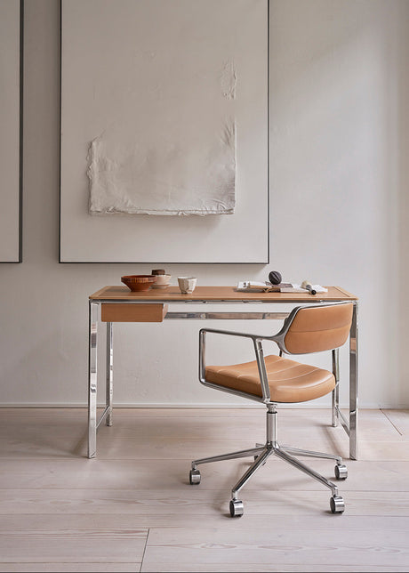 VIPP430 Studio Desk, camel leather fra Vipp - 2 - Jacobsen Plus