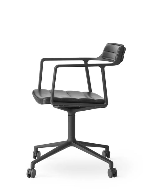 VIPP452 Swivel Chair m/schwarzem Gestell & Rädern, schwarzes Leder von Vipp - 4 - Jacobsen Plus