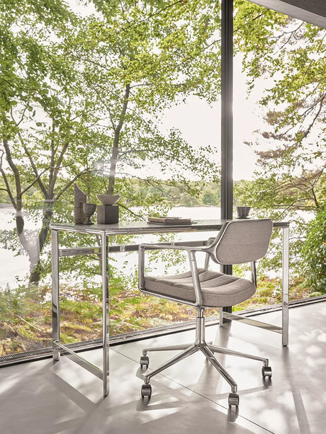 VIPP453 Swivel+ Stuhl m/Rädern, Dark Sand Textil von Vipp - 3 - Jacobsen Plus