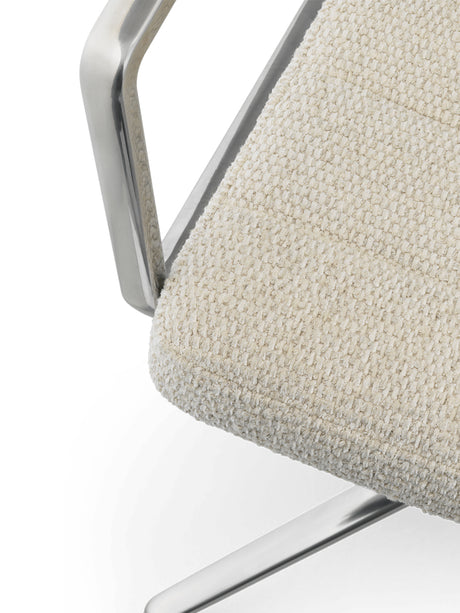 VIPP453 Swivel+ Chair m/hjul, Wavy Textil von Vipp - 4 - Jacobsen Plus