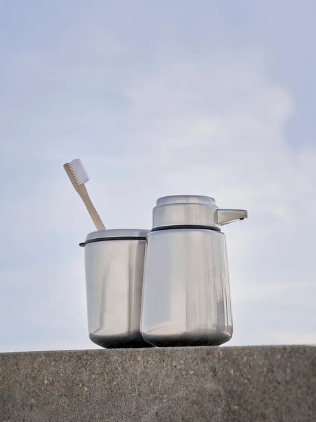 VIPP7 Zahnbürstenhalter, Stainless Steel von Vipp - 3 - Jacobsen Plus
